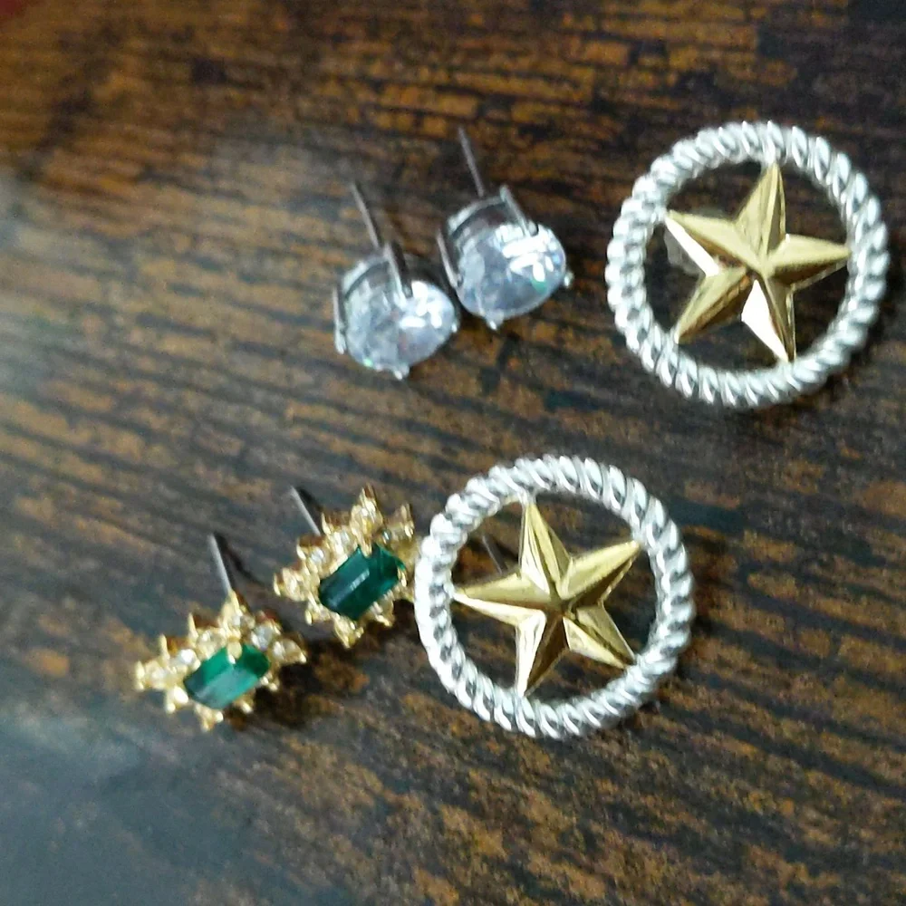 Earring bundle - Picture 3 of 4